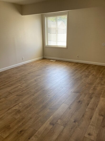 Building Photo - 2113 E Donegal Cir