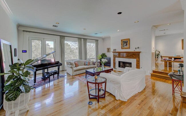 Building Photo - 4800 Mantle Dr