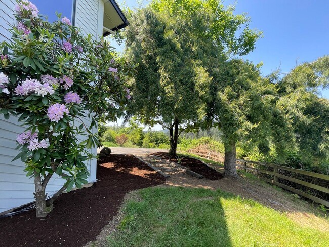 Building Photo - Private Valley Remodeled Home In Damascus 3Bd/2.5Ba with Basement!!! Beautiful Deck with Amazing ...