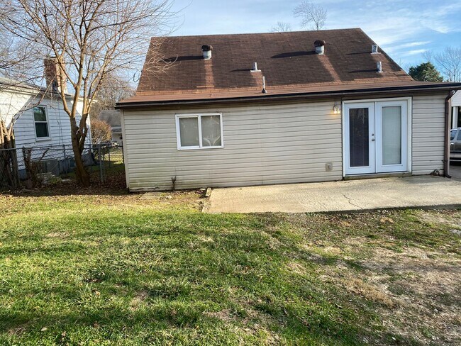 Building Photo - Your New Home Awaits! First Month Rent Free!!!