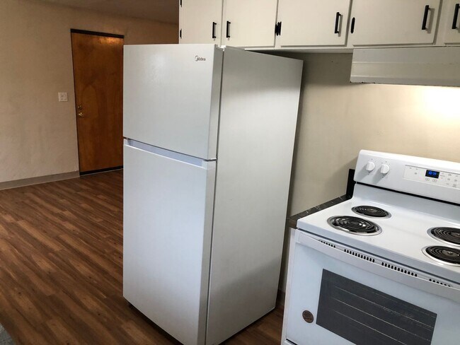 Building Photo - Updated 3 bedroom 1 bath house in Springfi...