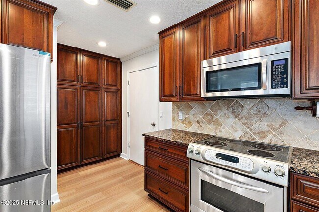 Building Photo - 53 S 9 Dr