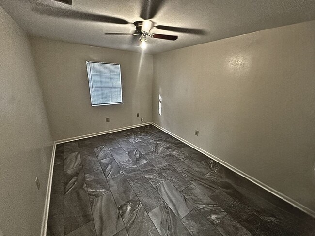 Building Photo - 111 Mallard Dr