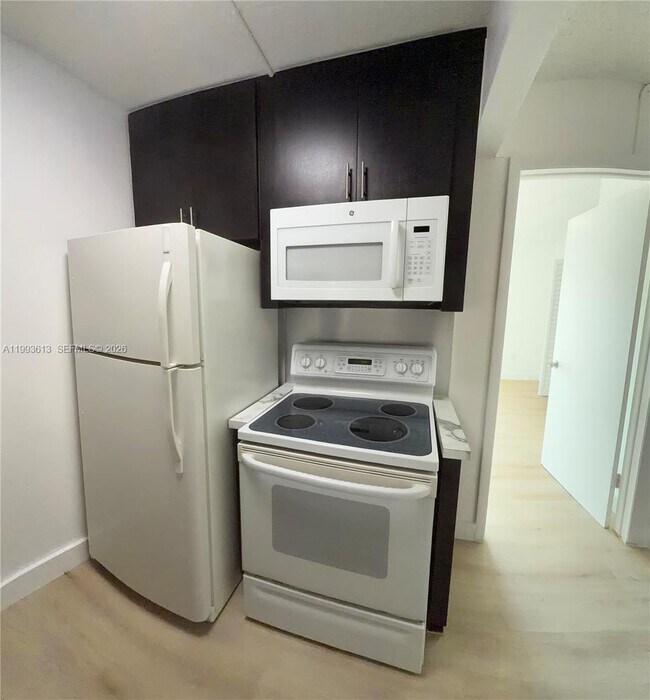 Building Photo - 7155 Miami Lakes Dr