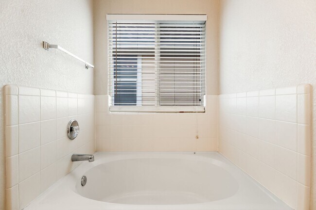 Building Photo - 3 Bedroom/2.5 Bath Villas at Canyon Golf S...