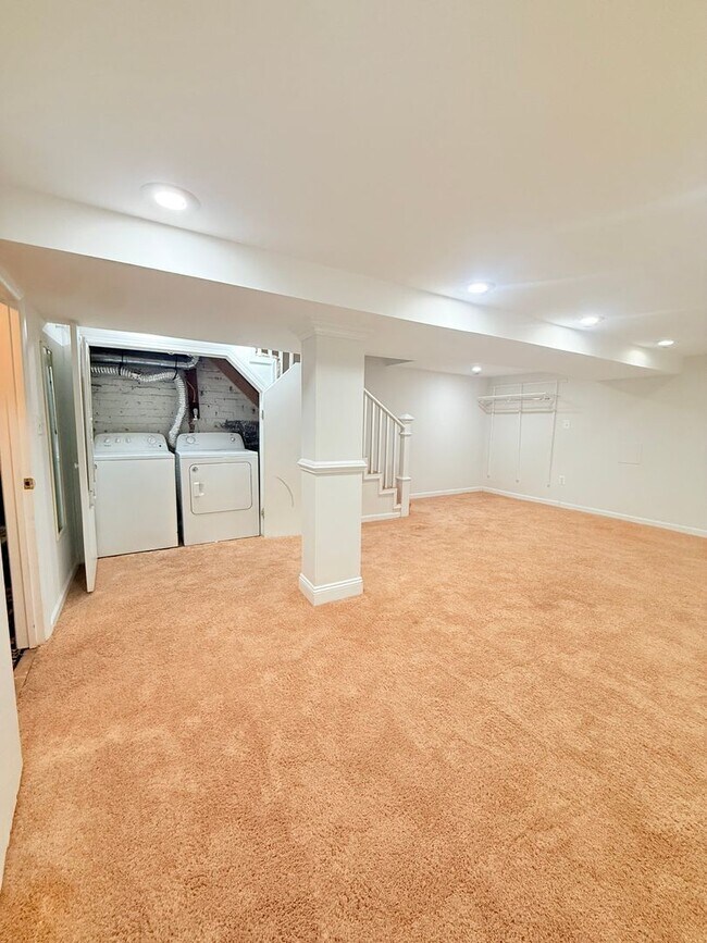 Building Photo - 3BR Rowhome w/ Private Parking | 1,764 Sq Ft | Eckington | $3,855