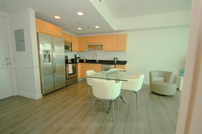 Building Photo - 950 Brickell Bay Dr