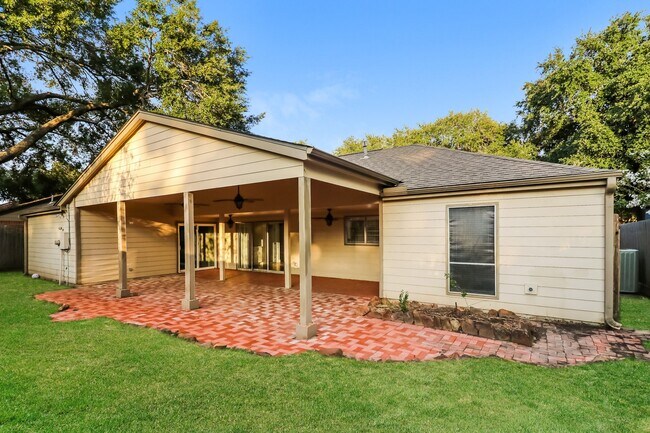 Building Photo - 4515 Sylvan Glen Dr