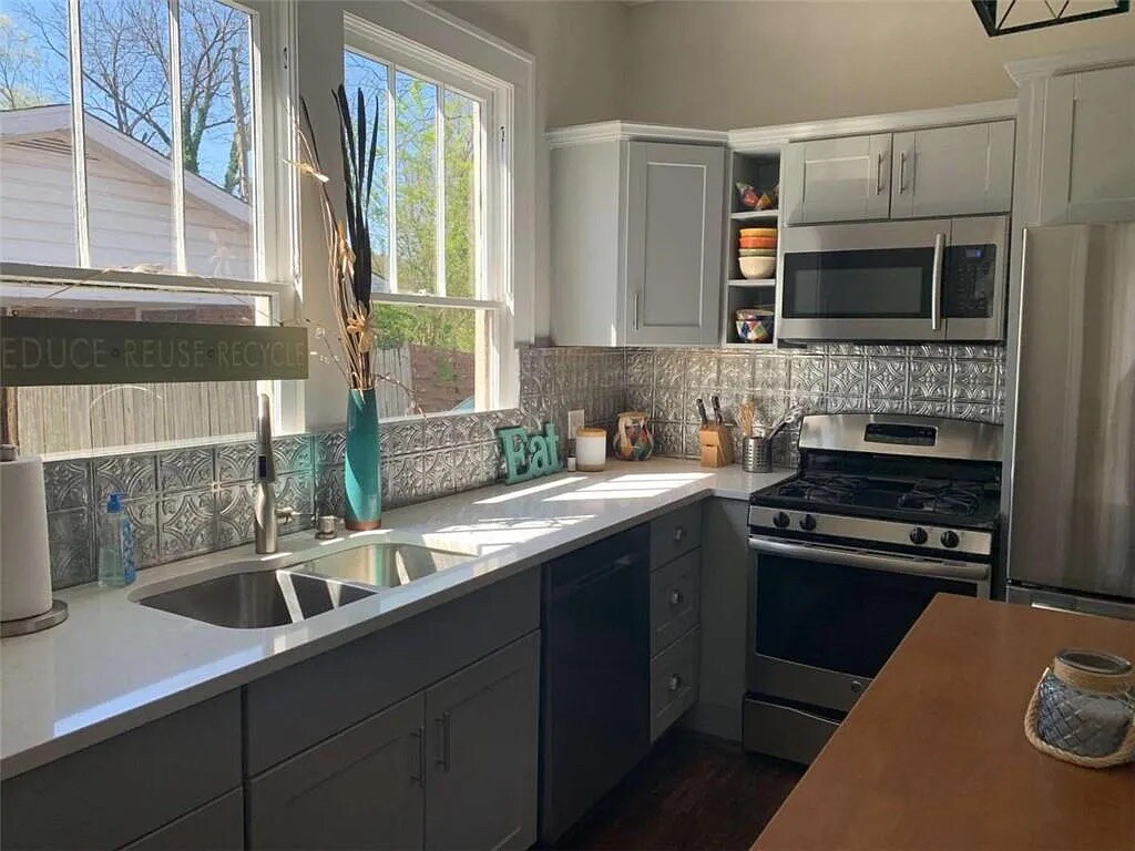 Building Photo - Room in Duplex on Jackson St