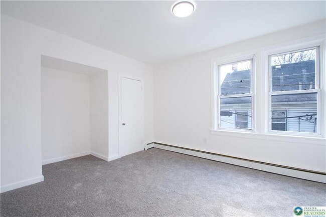 Building Photo - 541 Jischke St