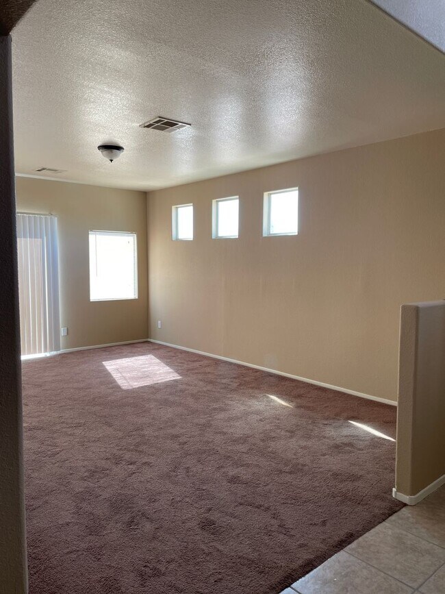 Building Photo - 3753 Hollycroft Dr