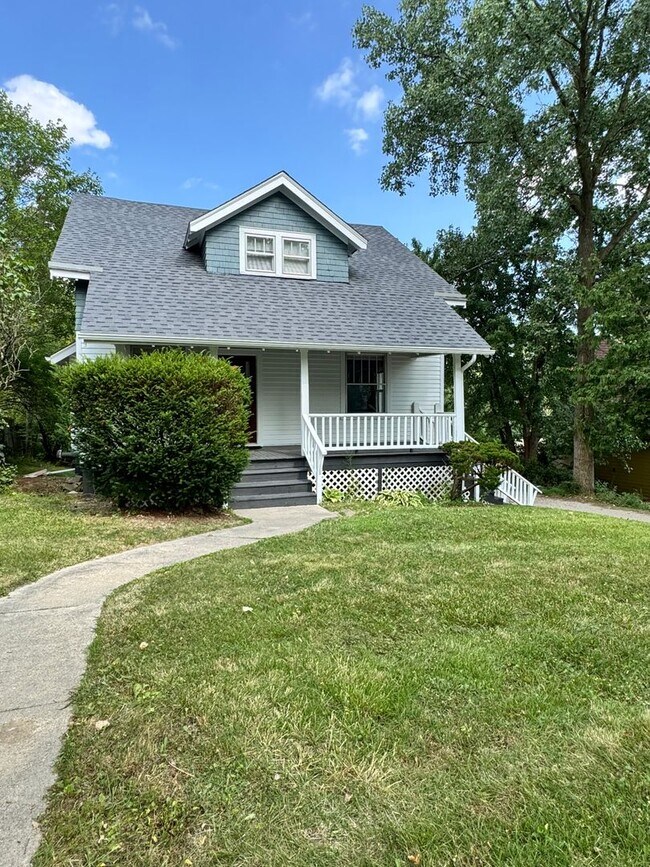 Building Photo - Spacious 4-Bedroom Home with 2 Kitchens | West Ann Arbor