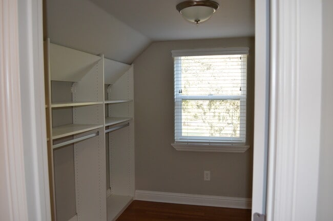 Building Photo - 2111 Deer Valley Rd