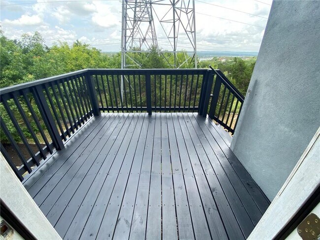 Building Photo - 204 Spellbrook Ln