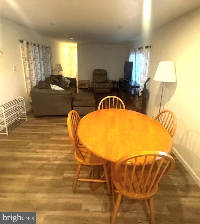 Building Photo - 119 Clamshell Rd