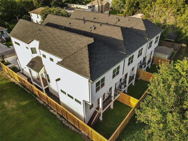 Building Photo - 816 E 38th St