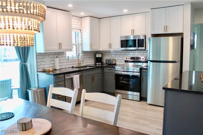 Building Photo - 2744 Sanderling Ct