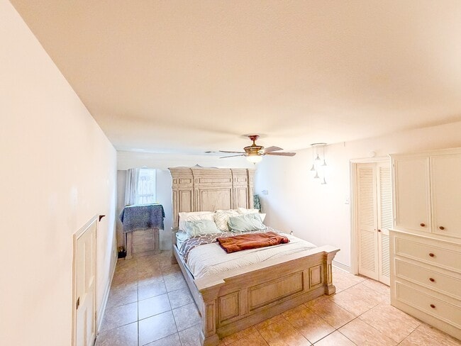 Building Photo - 10723 Elmdale Dr