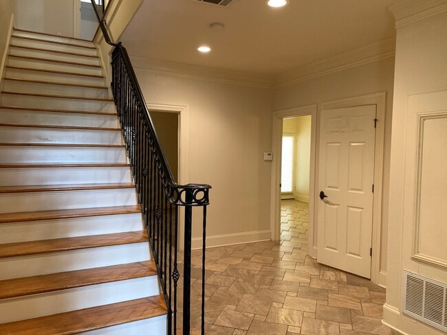 Building Photo - 2210 Bellefontaine