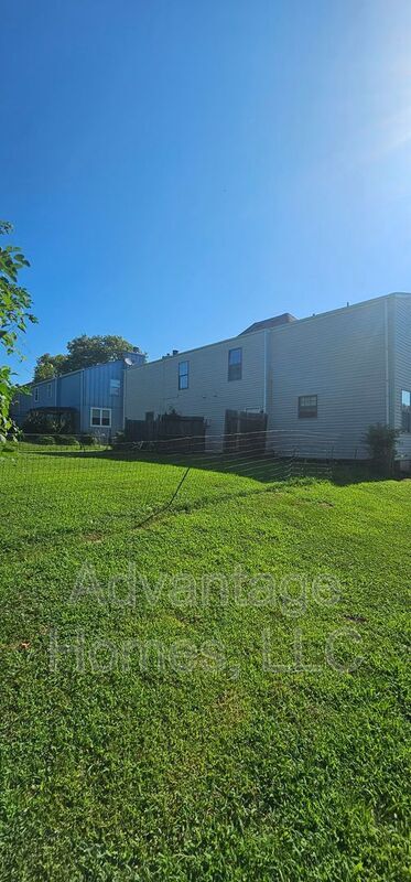 Building Photo - 10832 Haskins St
