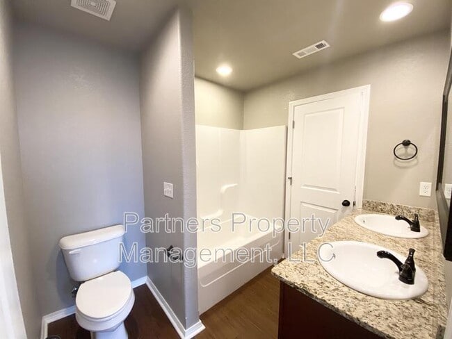 Building Photo - 812 Hindman Dr