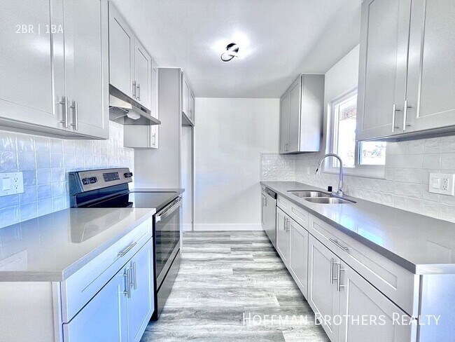 Building Photo - 530 W Arbor Vitae St