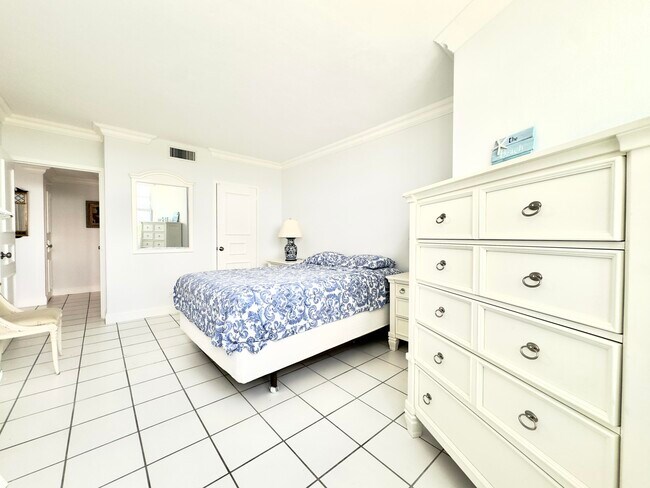 Building Photo - 2800 N Flagler Dr