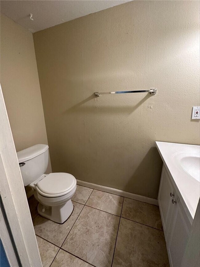 Building Photo - 5614 Blueberry Ct