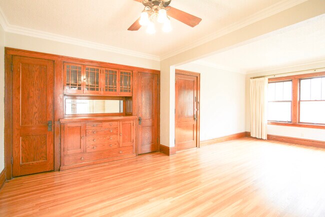 Building Photo - 1605 Charles Ave