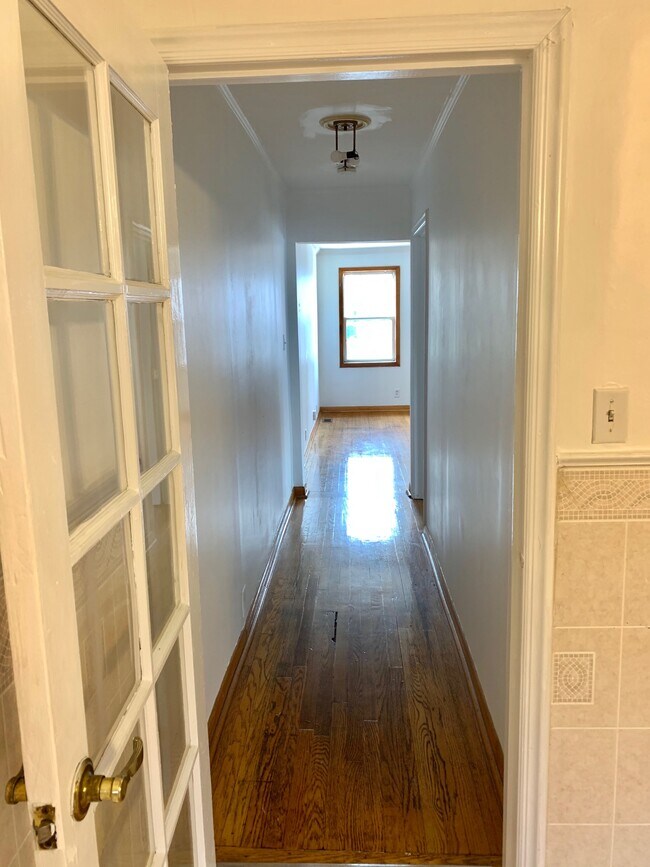 Building Photo - 427 Warren St