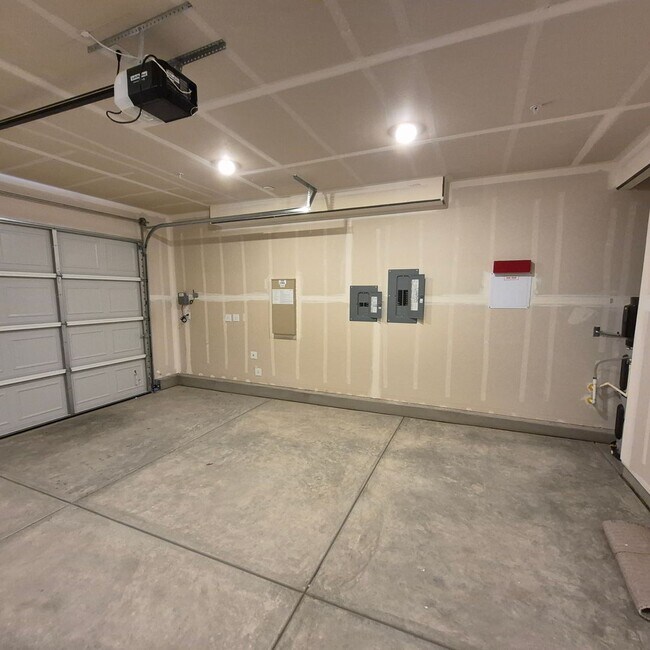 Building Photo - Brand New 5 Bedroom Home in Rancho Cordova