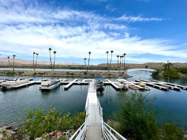 Building Photo - Great 1 Bedroom Condo in the Roadhaven Condos Gated Community!