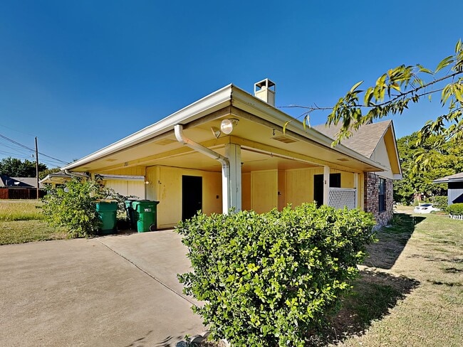 Building Photo - Newly Renovated Single Family Home | 2 BR/2BA | Covered Parking