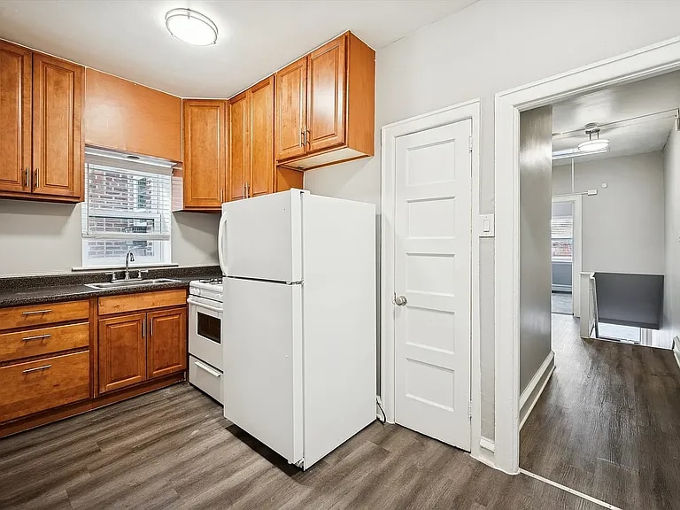 Building Photo - 7212 Oxford Ave