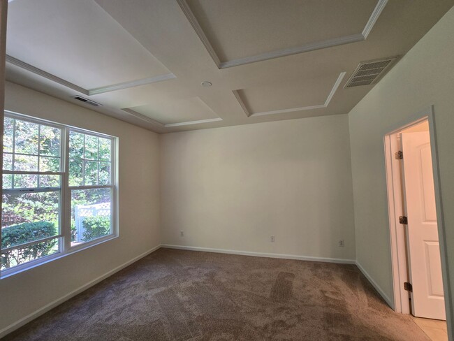 Building Photo - Spacious 3BR, 2.5BA Townhome with Loft & High Ceilings in a Fantastic Location!