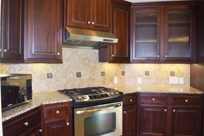 Building Photo - 5311 Wolfpen Ridge Ln
