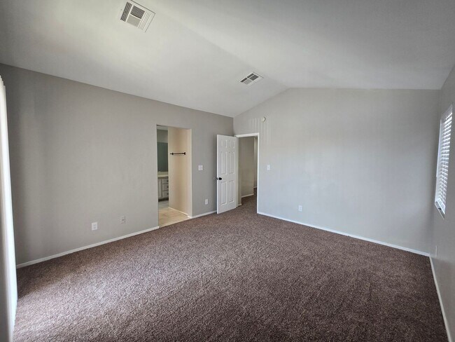 Building Photo - 2757 Trotwood Ln