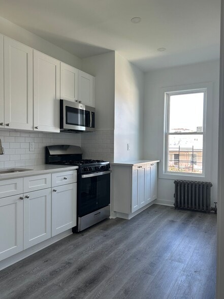 Building Photo - 739 43rd St