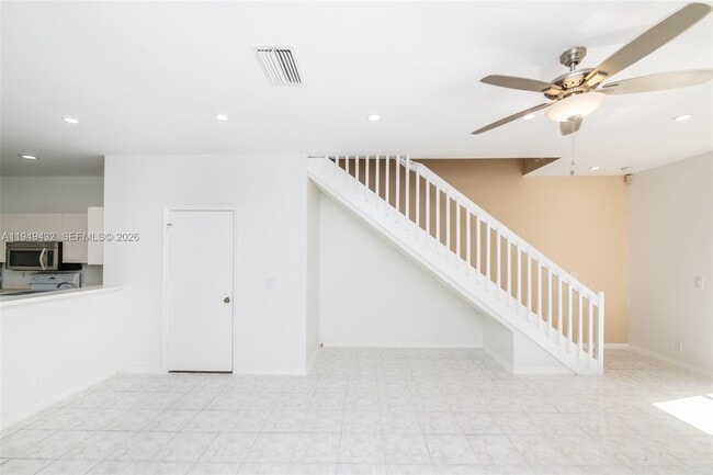 Building Photo - 1911 Madeira Dr