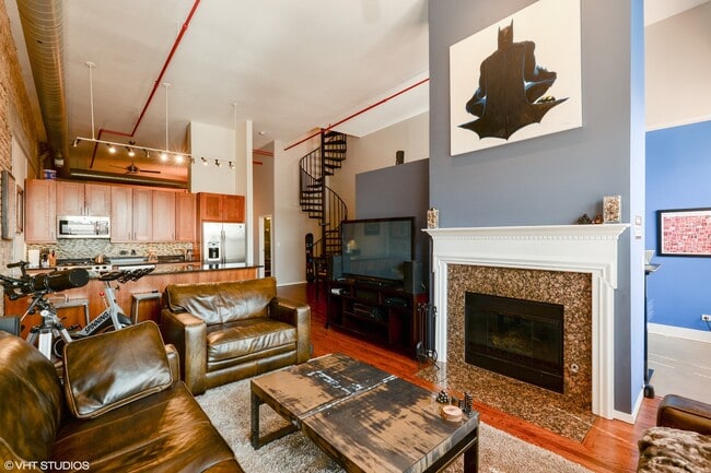 Building Photo - 3151 N Lincoln Ave