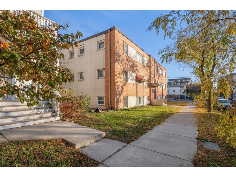 Primary Photo - 2747 DuPont Ave S