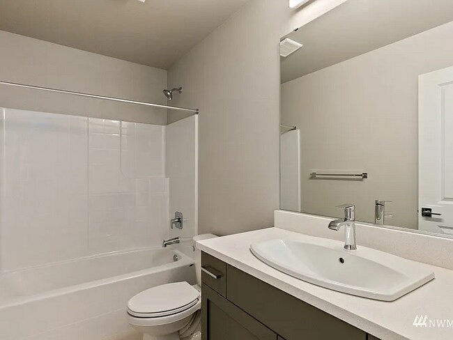 Building Photo - 19606 3rd Dr SE