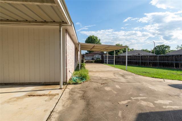 Building Photo - 1403 Chesapeake Dr