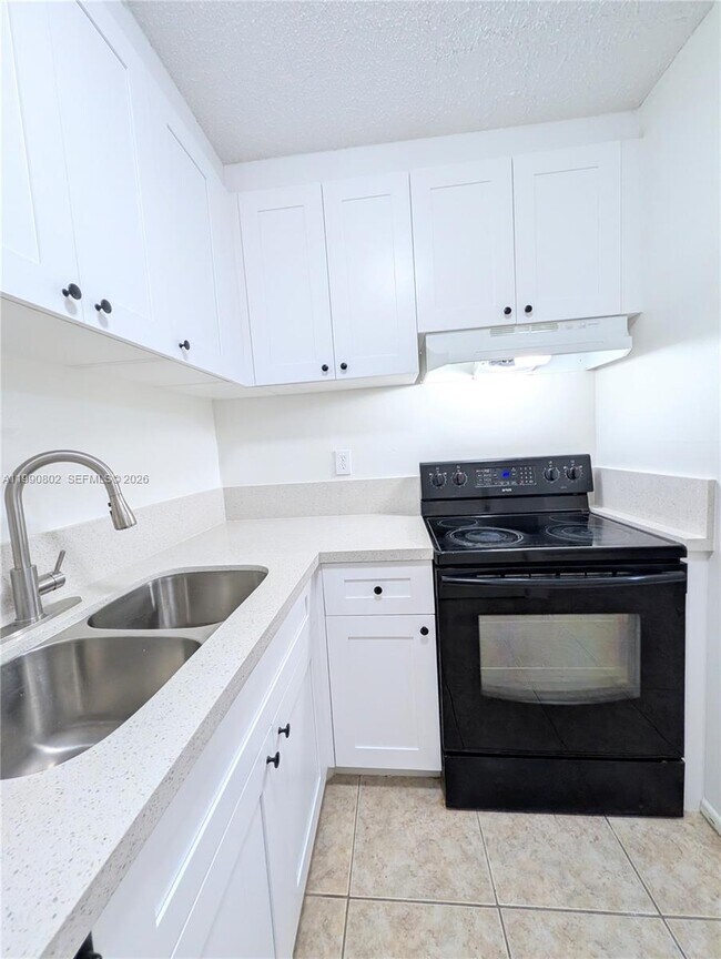 Building Photo - 11394 Royal Palm Blvd