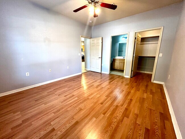 Building Photo - 1707 Chestnut Ave