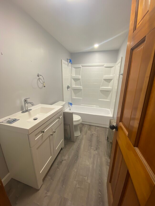 Building Photo - 16 Brookside Rd