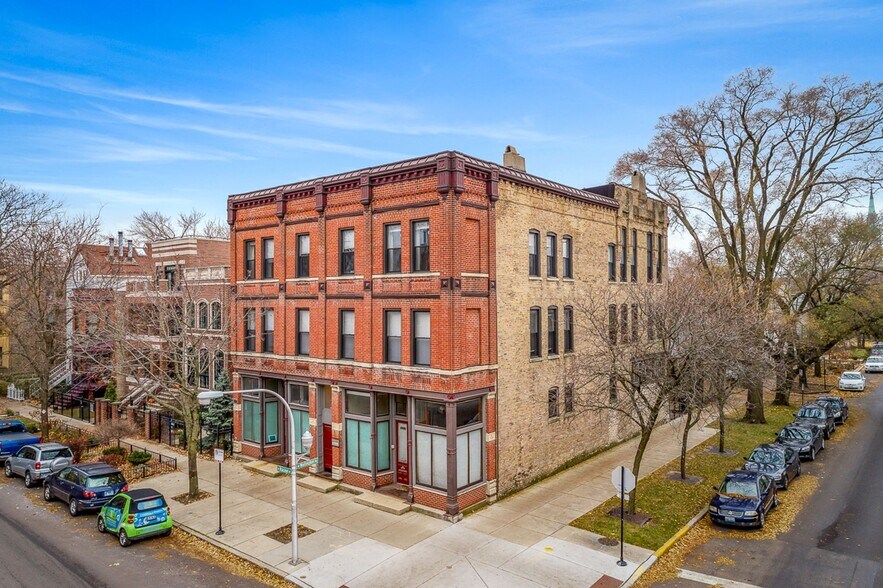 Building Photo - 2952 N Racine Ave