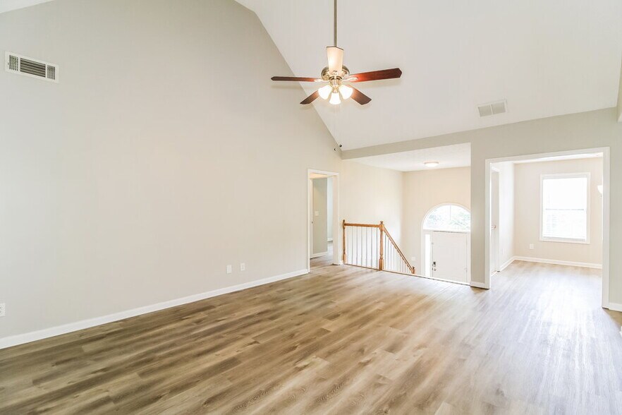 Building Photo - 215 Trelawney Pl