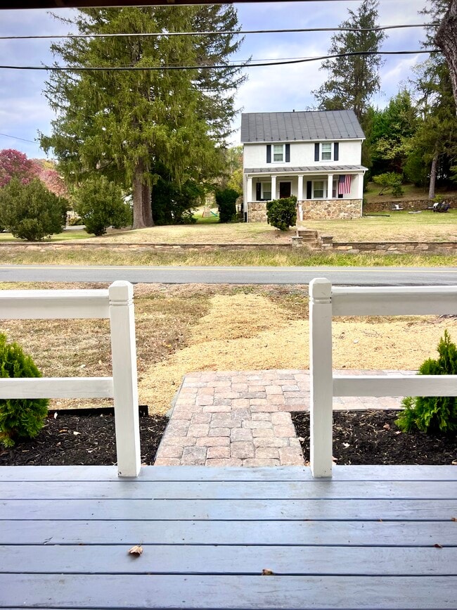 Building Photo - 5237 Old Alexandria Turnpike