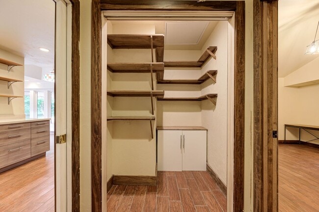 Building Photo - 2429 Cedar Oak Dr